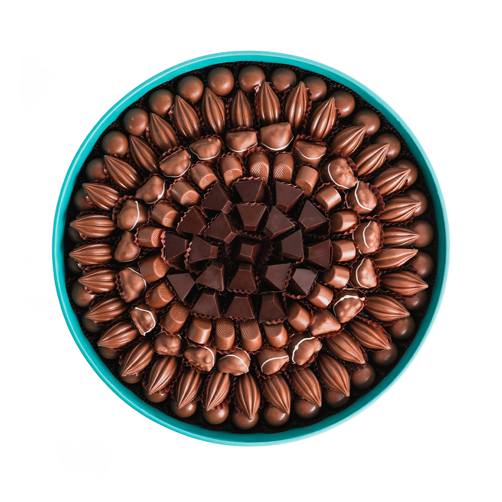 Picture of Daima Assorted Chocolate Round Big Window Tray 1352gm
