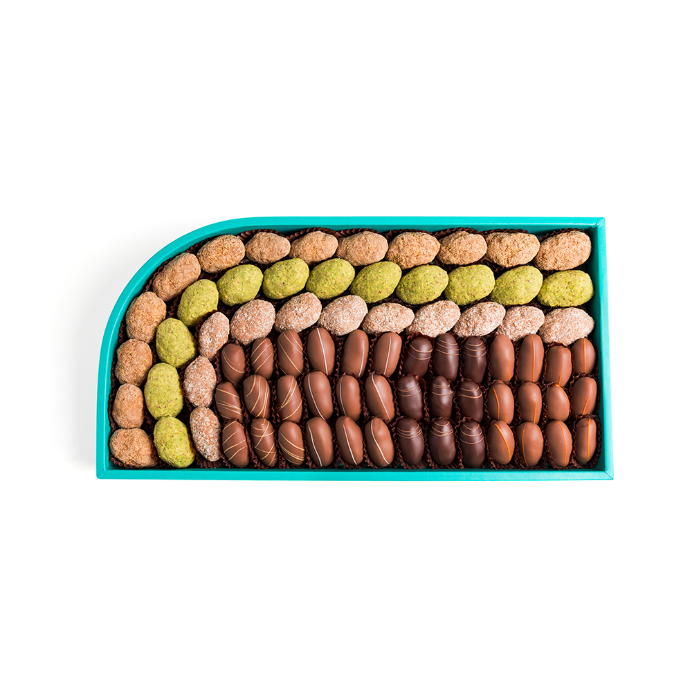 Picture of Daima Assorted Dates Chocolate & Chocodates L Shape Tray 1388gm